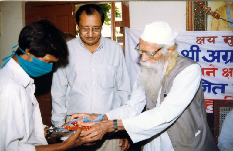 Dr.Bhagwan Das Aroda in TB camp.