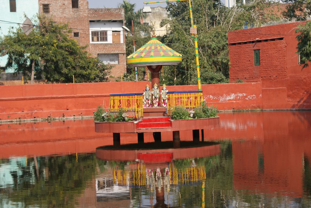 Statue of God Ram & Lakshman and Godess Sita  established at Ram Kund.