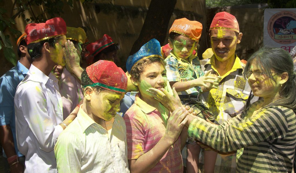 Celebrating Holi with orphanage children of Kashi Seva Sammiti with Sankalp family, Varanasi.