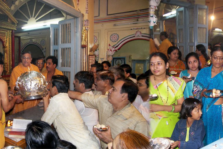 Mr. A. k Jain at Mahaveer Niravana Diwas paying "Sawa mani laddu"